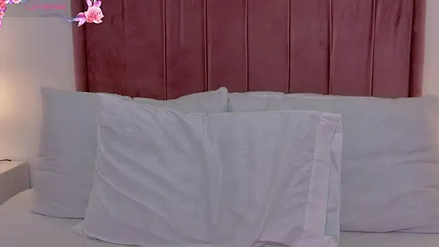 MoollyLove online show from 30, 6, 2026