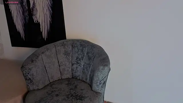 leyla dikens  online show from 7, 4, 2026