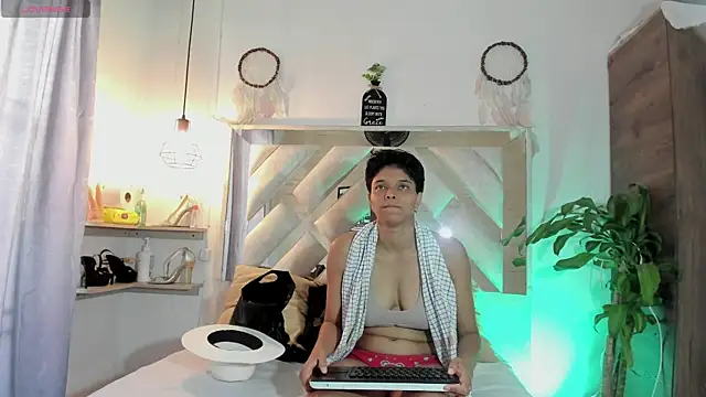 Natasha and zoe  online show from 21, 4, 2026