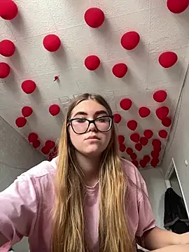 MissAuroraX online show from 27, 3, 2026