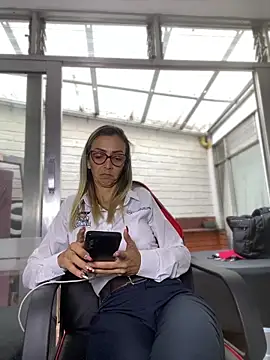 AlanaBrunetteX X online show from 16, 4, 2026