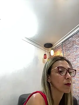 Snapshot of AlanaBrunetteX_X chatting on 1, 6, 2026 AlanaBrunetteX X online show from 1, 6, 2026