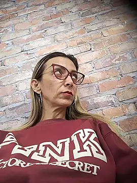 Snapshot of AlanaBrunetteX_X chatting on 24, 5, 2026 AlanaBrunetteX X online show from 24, 5, 2026