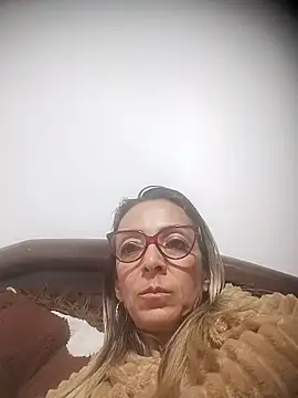 Snapshot of AlanaBrunetteX_X chatting on 16, 5, 2026 AlanaBrunetteX X online show from 16, 5, 2026