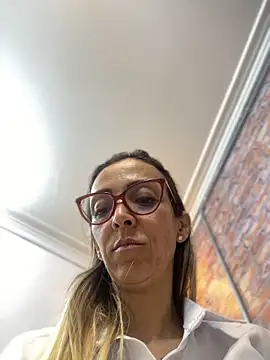 Snapshot of AlanaBrunetteX_X chatting on 7, 5, 2026 AlanaBrunetteX X online show from 7, 5, 2026