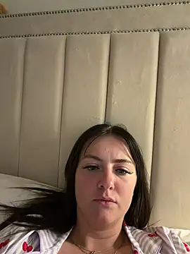 Snapshot of LolaSkyee chatting on 8, 5, 2026 LolaSkyee online show from 8, 5, 2026