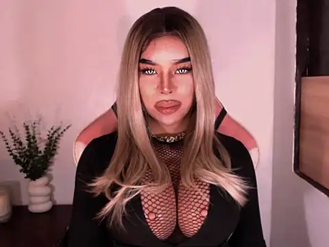 CyraHasABigCock online show from 25, 5, 2026