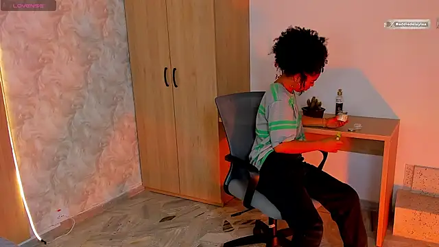 baddie delaylaa online show from 2, 5, 2026
