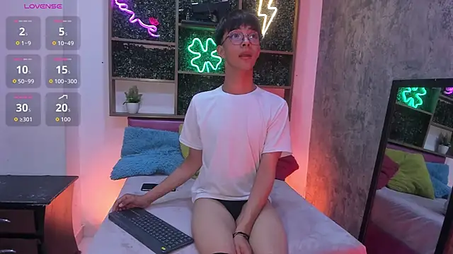 Snapshot of Eyden_Connor chatting on 2, 6, 2026 Eyden Connor online show from 2, 6, 2026