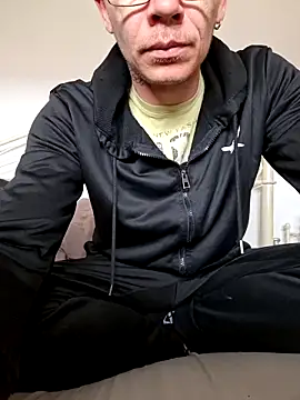 couple hot03 online show from 27, 3, 2026