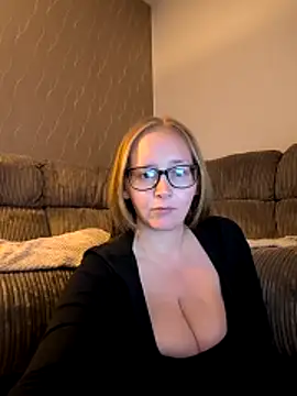 Snapshot of Anna-Curvy-xx chatting on 18, 5, 2026 Anna-Curvy-xx online show from 18, 5, 2026
