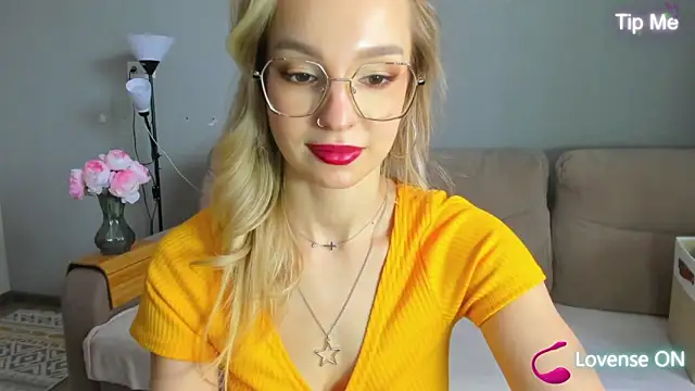 Snapshot of MelodyIllves chatting on 13, 5, 2026 MelodyIllves online show from 13, 5, 2026