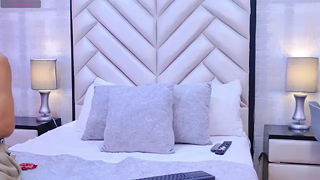 Snapshot of ChloeAndJeanPaul chatting on 1, 4, 2026 ChloeAndJeanPaul online show from 1, 4, 2026