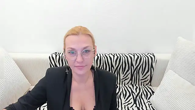 Snapshot of OeigesMik chatting on 14, 4, 2026 OeigesMik online show from 14, 4, 2026