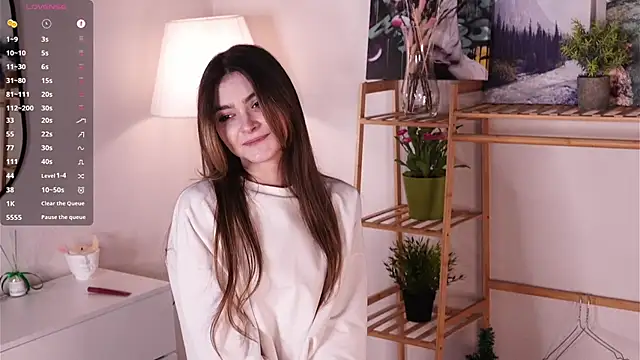 Snapshot of CherlyGuss chatting on 8, 4, 2026 CherlyGuss online show from 8, 4, 2026