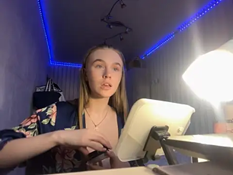 Snapshot of melissashineeee chatting on 3, 4, 2026 melissashineeee online show from 3, 4, 2026