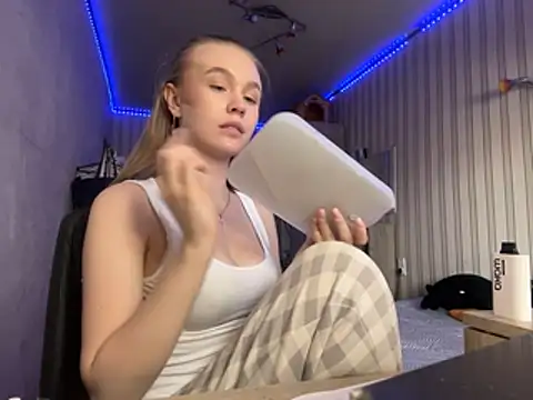 Snapshot of melissashineeee chatting on 9, 4, 2026 melissashineeee online show from 9, 4, 2026