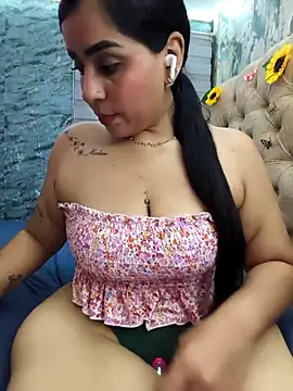 Snapshot of val_eria chatting on 8, 4, 2026 val eria online show from 8, 4, 2026