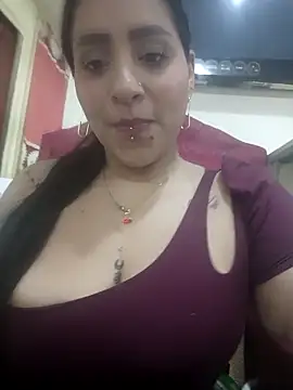 Snapshot of val_eria chatting on 4, 4, 2026 val eria online show from 4, 4, 2026