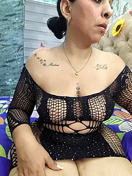 Snapshot of val_eria chatting on 18, 4, 2026 val eria online show from 18, 4, 2026