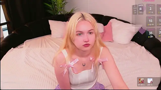 Snapshot of Lilly_Eyes chatting on 7, 7, 2026 Lilly Eyes online show from 7, 7, 2026