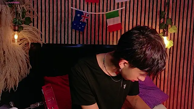 Snapshot of Tommy_Fox chatting on 9, 7, 2026 Tommy Fox online show from 9, 7, 2026