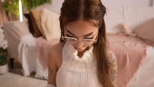 Snapshot of SashaFererra chatting on 2, 4, 2026 SashaFererra online show from 2, 4, 2026