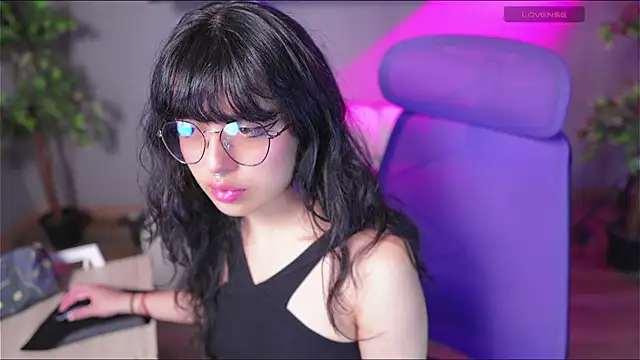 Saphyralux online show from 8, 7, 2026