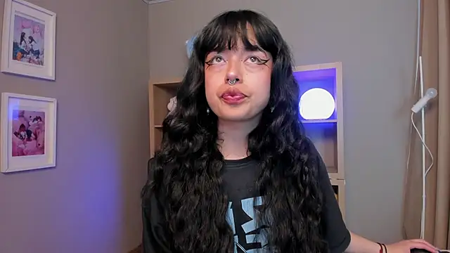 Saphyralux online show from 6, 5, 2026