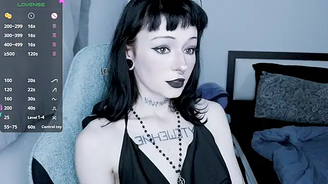 Snapshot of H3xD0ll chatting on 1, 6, 2026 H3xD0ll online show from 1, 6, 2026