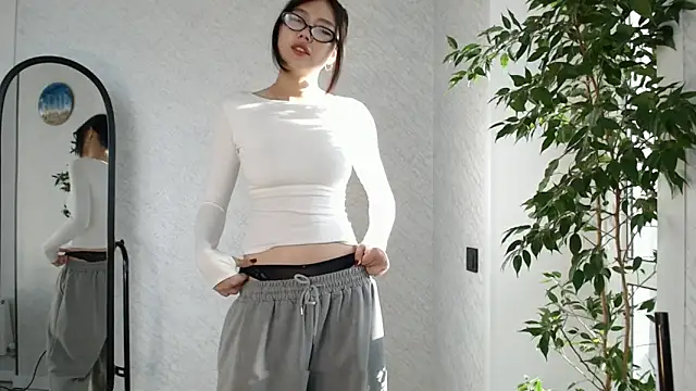 Snapshot of SecretTiny chatting on 8, 4, 2026 SecretTiny online show from 8, 4, 2026
