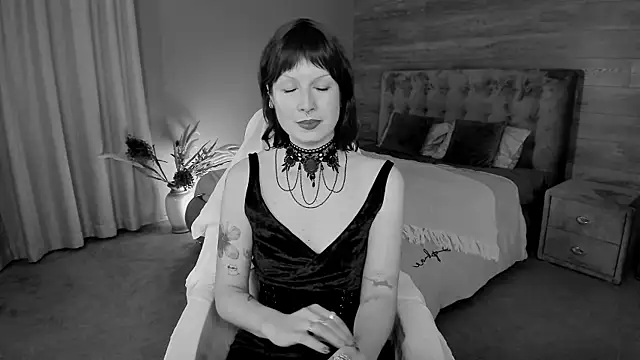 effie mirale online show from 15, 5, 2026