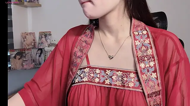 Snapshot of Reina_Sweet chatting on 6, 5, 2026 Reina Sweet online show from 6, 5, 2026