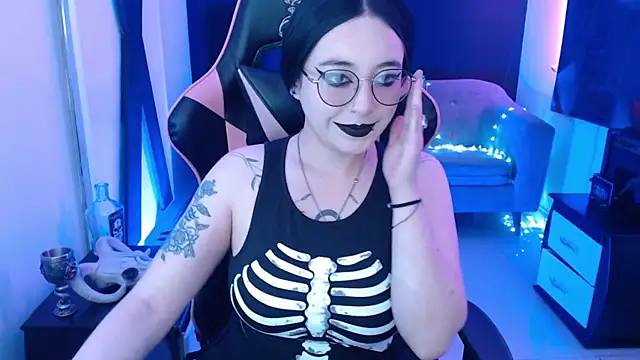 Snapshot of Nyxnocturne chatting on 17, 6, 2026 Nyxnocturne online show from 17, 6, 2026