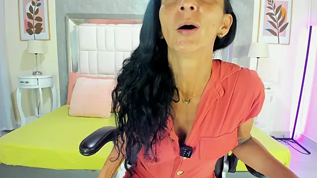 Snapshot of SamanttaLopez chatting on 13, 4, 2026 SamanttaLopez online show from 13, 4, 2026