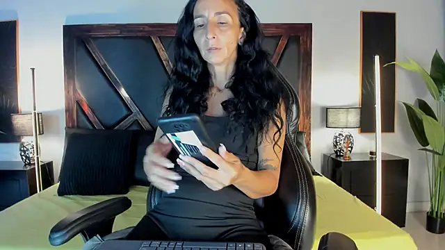 Snapshot of SamanttaLopez chatting on 11, 4, 2026 SamanttaLopez online show from 11, 4, 2026