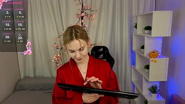 SugarNyaa online show from 26, 4, 2026