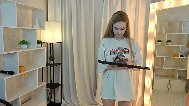 SugarNyaa online show from 3, 4, 2026