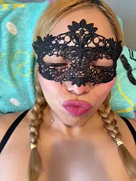 Snapshot of Maddyloveee chatting on 25, 4, 2026 Maddyloveee online show from 25, 4, 2026