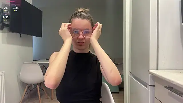 Snapshot of Peachy_keens chatting on 4, 5, 2026 Peachy keens online show from 4, 5, 2026