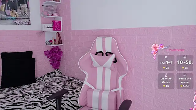 Snapshot of Sophi_Sweet11 chatting on 5, 5, 2026 Sophi Sweet11 online show from 5, 5, 2026