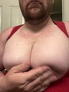 hugemanbreasts online show from 14, 4, 2026