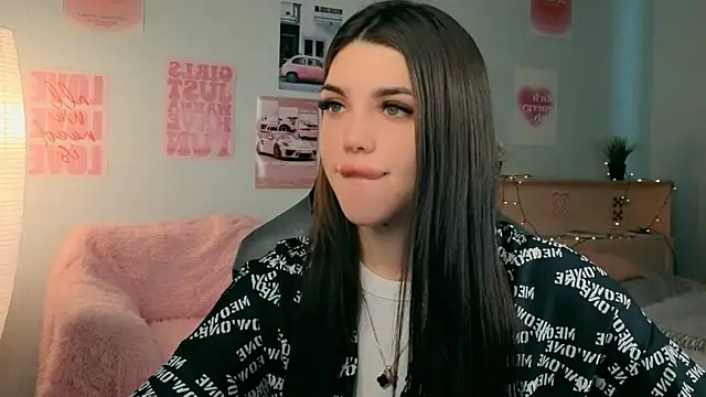 Snapshot of molly_rettyy chatting on 30, 4, 2026 molly rettyy online show from 30, 4, 2026