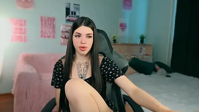 molly rettyy online show from 25, 6, 2026