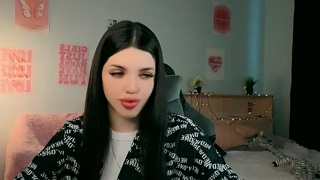 Snapshot of molly_rettyy chatting on 7, 5, 2026 molly rettyy online show from 7, 5, 2026
