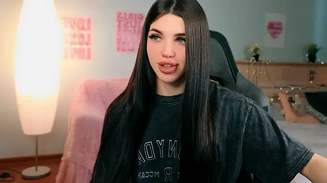 molly rettyy online show from 18, 5, 2026