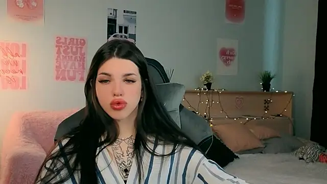 Snapshot of molly_rettyy chatting on 8, 5, 2026 molly rettyy online show from 8, 5, 2026