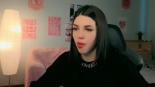 Snapshot of molly_rettyy chatting on 2, 5, 2026 molly rettyy online show from 2, 5, 2026