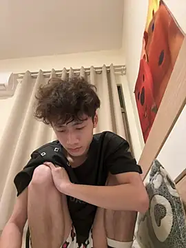 sexyboy-3525 online show from 17, 4, 2026