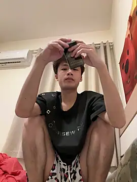 sexyboy-3525 online show from 15, 4, 2026